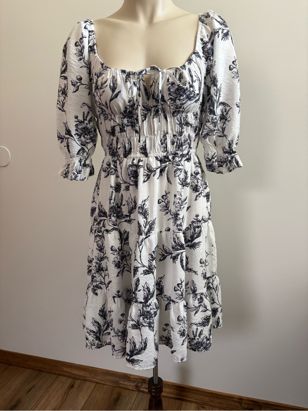 Mary&Mo Medium Floral Smocked 1/2 Puff-Sleeve White/Gray Midi Milk-Maid Dress